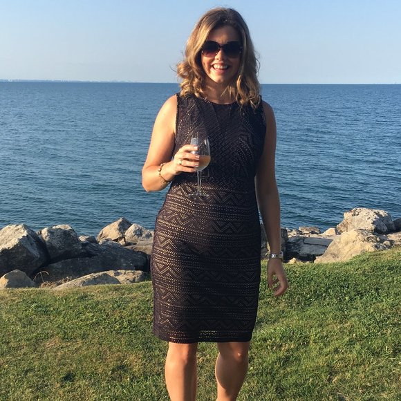 Meet your Posher, Jennifer - Picture 1 of 1